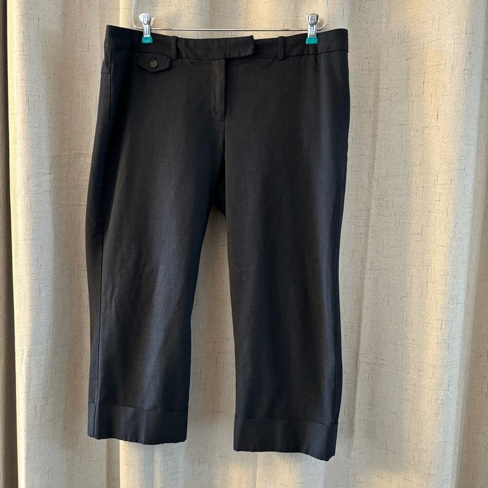 The Limited Drew Fit Crop Cuffed Capri Pants. Women’s Size 12. Black w/Pockets